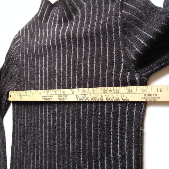 Wilfred 100% Merino Wool Mock Neck Sweater Top Womens M Gray Contemporary *Holes - Picture 6 of 12